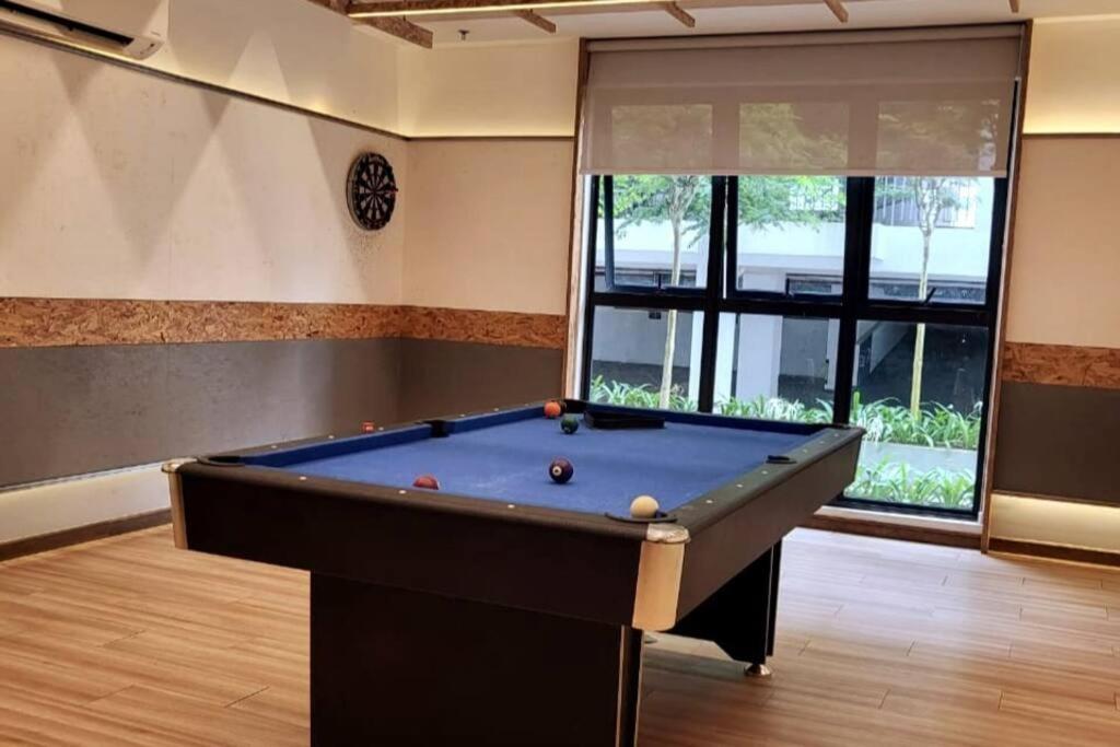 Timurbay By Irish Studio Suite Seaview Wifi Netflix Kuantan Exteriör bild