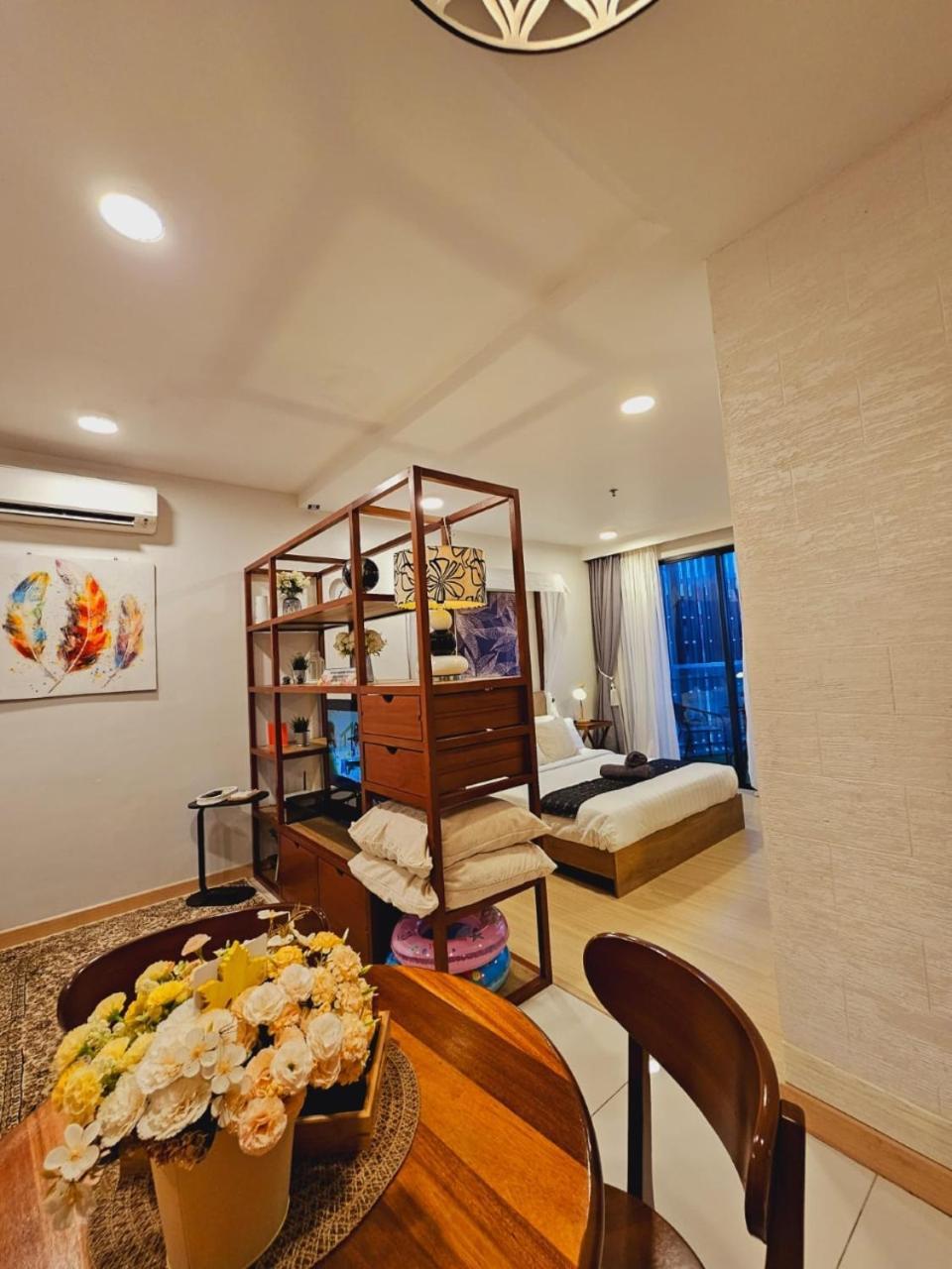 Timurbay By Irish Studio Suite Seaview Wifi Netflix Kuantan Exteriör bild